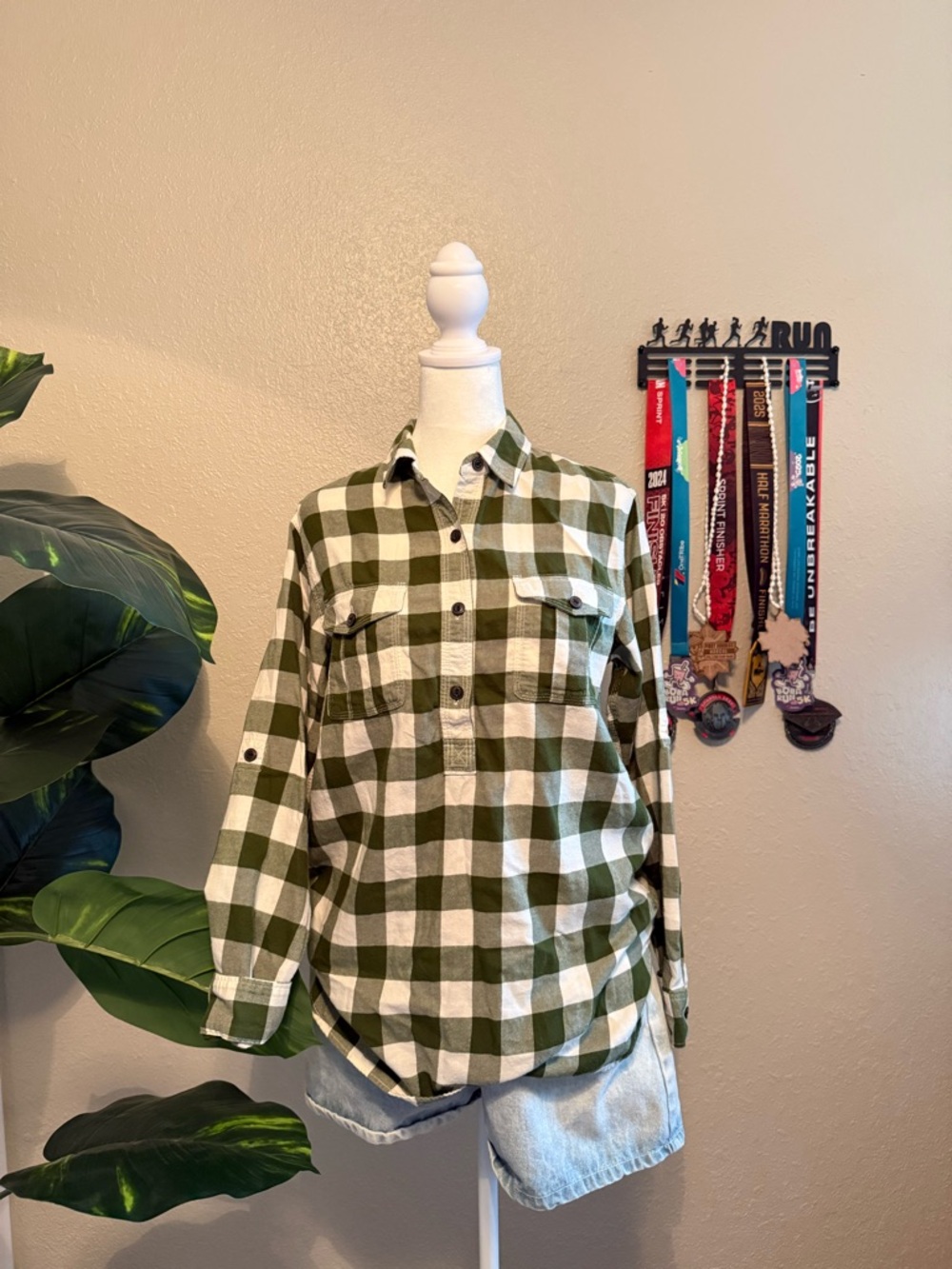 Uniqlo Olive & White Plaid Button-Down Shirt